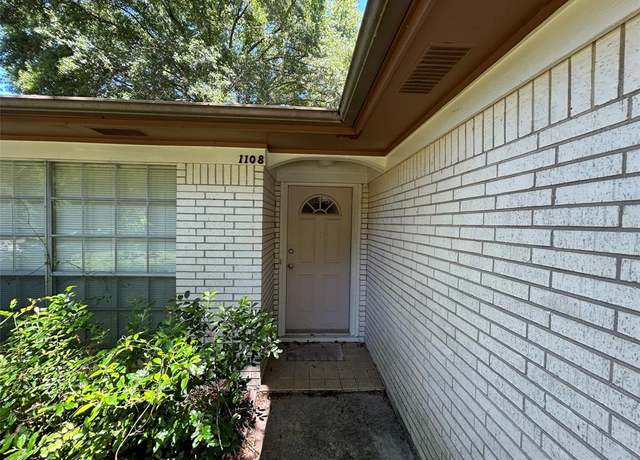 Property at 1108 Barclay Ter, Woodville, TX 75979, 4 beds, 2.5 baths