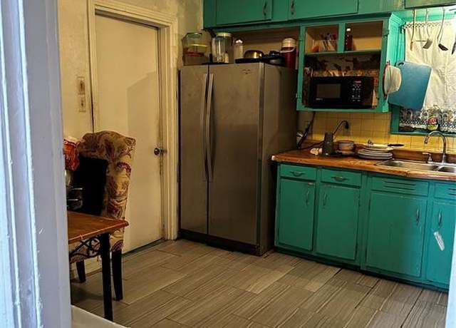 Property at 6670 Crestridge St, Houston, TX 77033, 4 beds, 1 bath