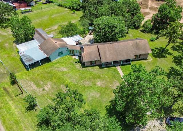 Property at 15486 W Loop Dr, Plantersville, TX 77363, 5 beds, 3 baths