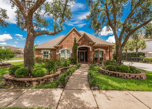 Property at 1013 Azalea Pointe, League City, TX 77573, 4 beds, 3 baths