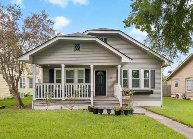 Property at 1210 W Broad St, Freeport, TX 77541, 3 beds, 2 baths