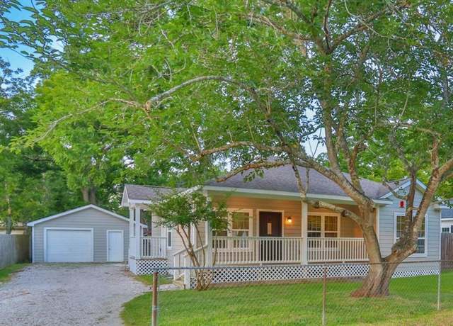 Property at 304 El Toro St, League City, TX 77573, 3 beds, 2 baths