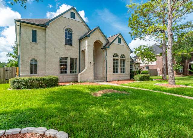 Property at 2855 Everett Dr, Friendswood, TX 77546, 5 beds, 4.5 baths