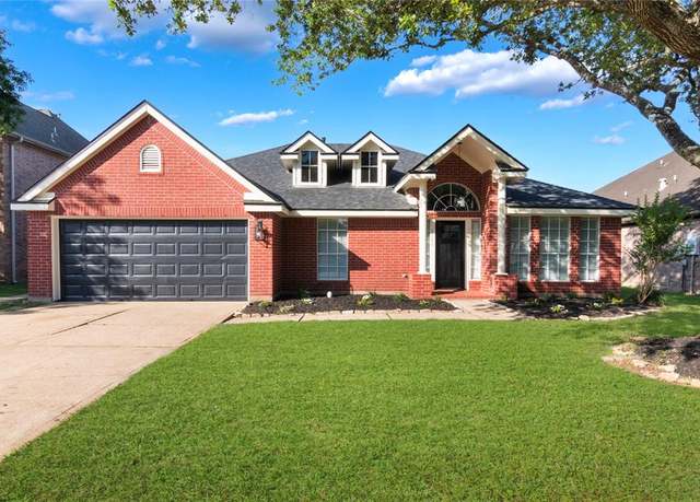 Property at 1603 Oak Place Ct, Pearland, TX 77581, 4 beds, 2 baths