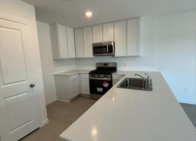 Property at 3074 Mallorca Dr, Conroe, TX 77301, 3 beds, 2 baths