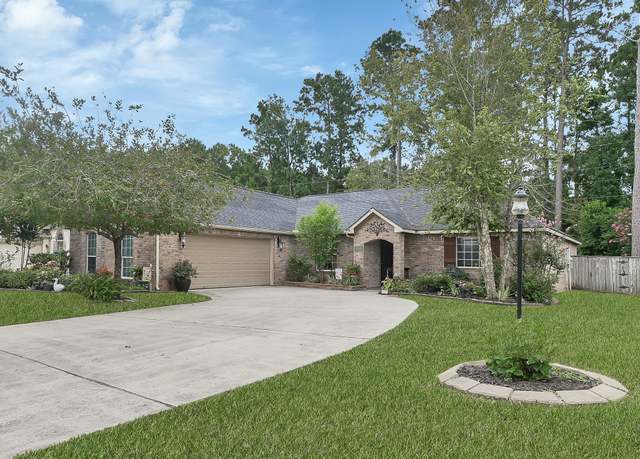 Property at 648 Spring Forest Dr, Conroe, TX 77302, 3 beds, 2.5 baths