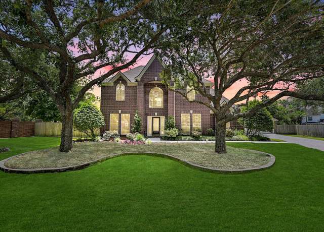 Property at 405 Trail Bend Ct, Friendswood, TX 77546, 4 beds, 3.5 baths