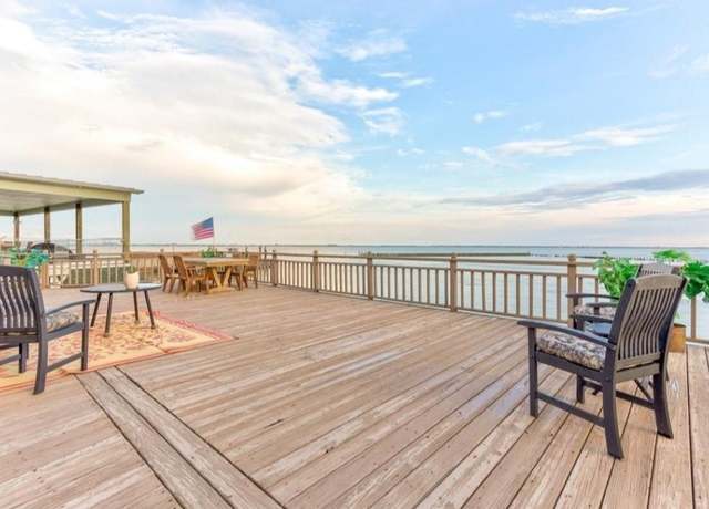 Property at 423 Hana Dr, Tiki Island, TX 77554, 3 beds, 2.5 baths