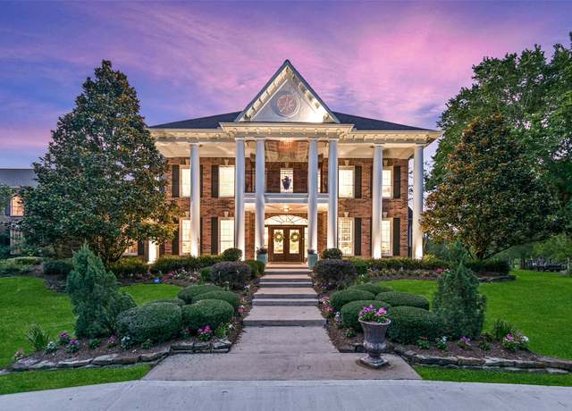 Property at 650 Oak Dr, Friendswood, TX 77546, 4 beds, 5 baths