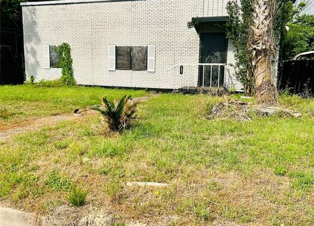 Property at 702 Farquhar St, Navasota, TX 77868, 2 beds, 1 bath