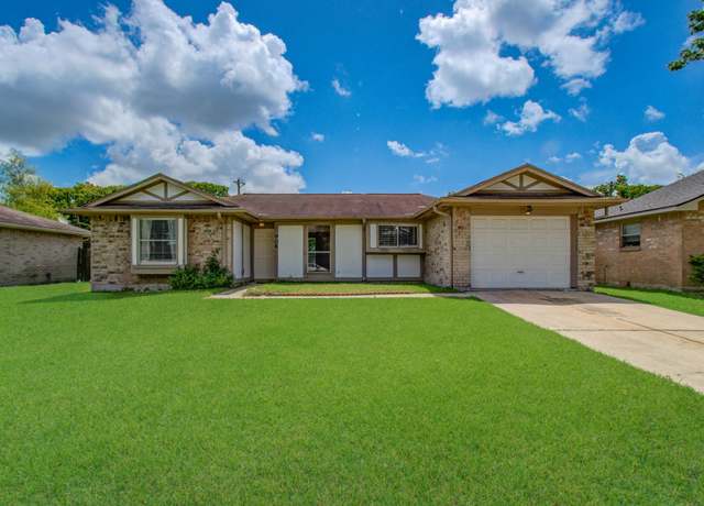 Property at 906 Dixie Dr, League City, TX 77573, 3 beds, 2 baths