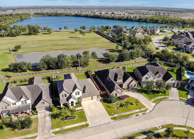 Property at 1417 Summer Field Ln, Friendswood, TX 77546, 4 beds, 3.5 baths
