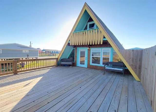 Property at 2814 Swan Ct, Surfside Beach, TX 77541, 4 beds, 2 baths