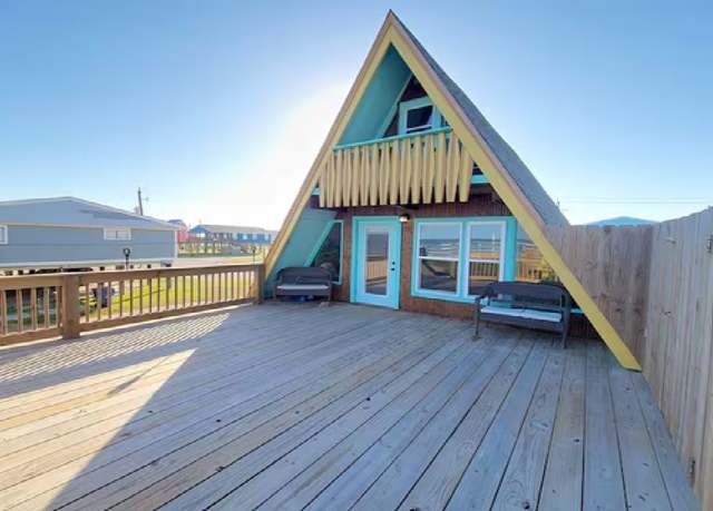 Property at 2814 Swan Ct, Surfside Beach, TX 77541, 4 beds, 2 baths