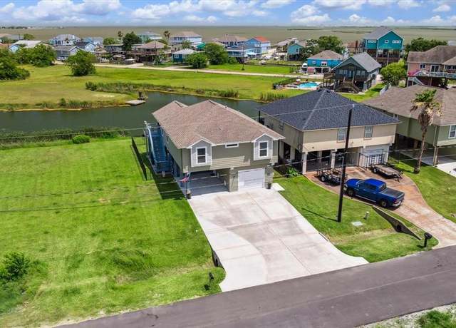Property at 1623 25th St, Dickinson, TX 77539, 3 beds, 2 baths