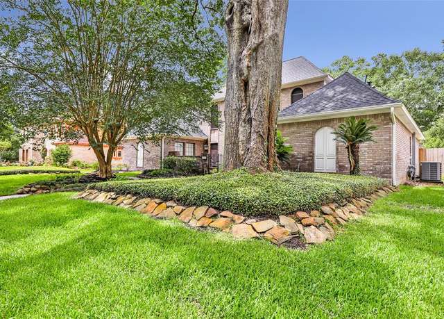 Property at 2807 Crystal Falls Dr, Kingwood, TX 77345, 4 beds, 3.5 baths