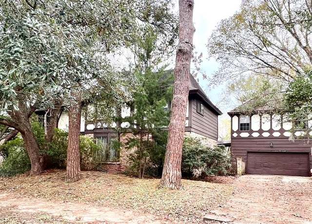 Property at 1115 Woodbank Dr, Seabrook, TX 77586, 5 beds, 2.5 baths