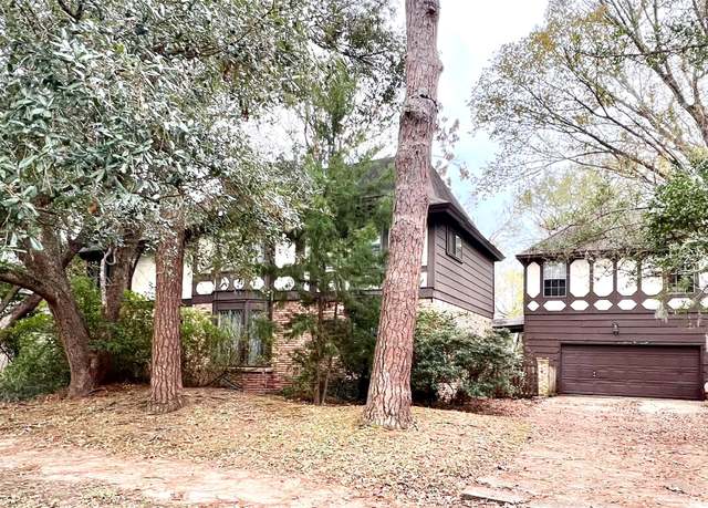 Property at 1115 Woodbank Dr, Seabrook, TX 77586, 5 beds, 2.5 baths