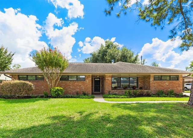 Property at 10825 Willowisp Dr, Houston, TX 77035, 3 beds, 2 baths