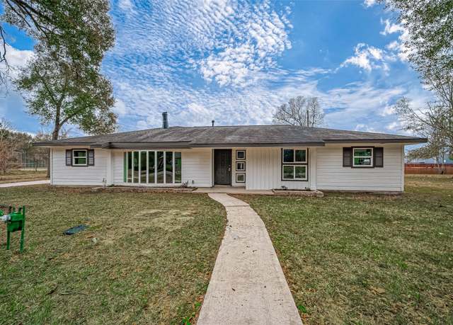 Property at 103 Anna St, Tomball, TX 77375, 3 beds, 2.5 baths