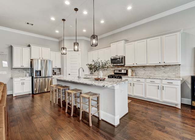 Property at 2006 Laurie Darlin Dr, Conroe, TX 77384, 3 beds, 2 baths