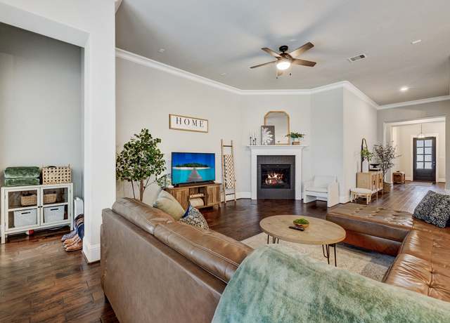Property at 2006 Laurie Darlin Dr, Conroe, TX 77384, 3 beds, 2 baths