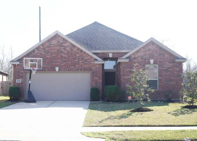 Property at 3308 Regal Park Ln, Pearland, TX 77584, 3 beds, 2 baths