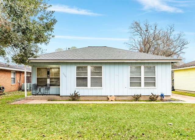 Property at 1005 E Miller St, Angleton, TX 77515, 3 beds, 1 bath