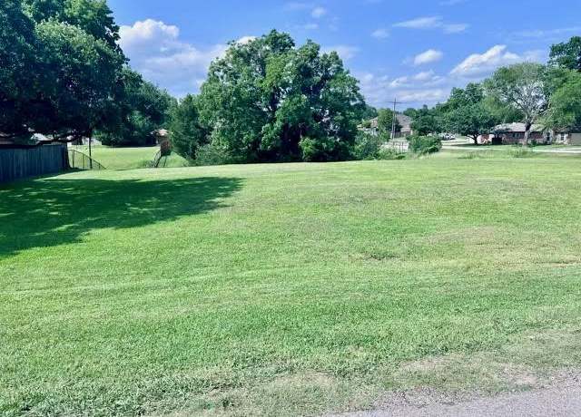 Property at 13198 Bunker Hill Dr, Willis, TX 77318