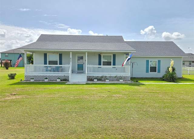 Property at 657 Bayview Dr, Palacios, TX 77465, 2 beds, 2 baths