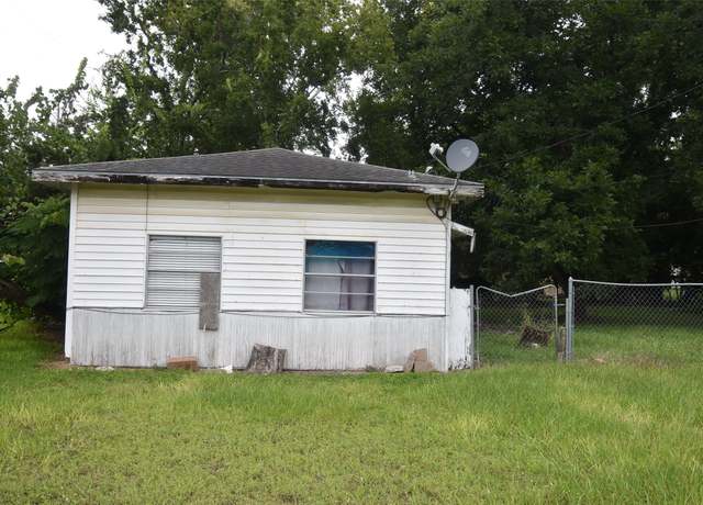 Property at 1717 Marguerite St, Bay City, TX 77414, 3 beds, 1 bath
