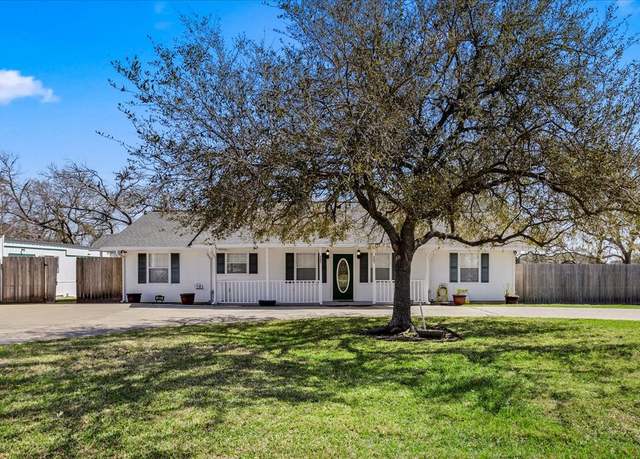 Property at 483 Riverside Dr, Palacios, TX 77465, 3 beds, 2 baths