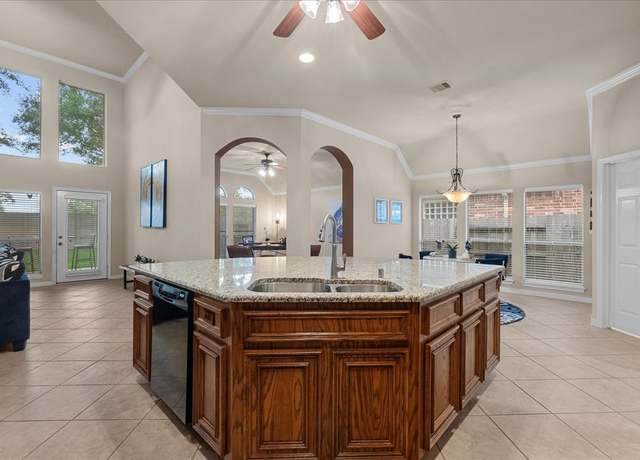 Property at 2512 Garnetfield Ln, Friendswood, TX 77546, 4 beds, 3 baths