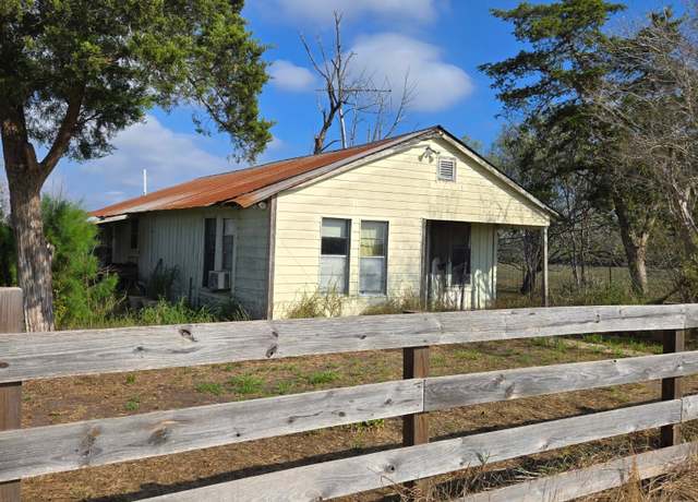 Property at 1350 W 8th St, Yorktown, TX 78164, 2 beds, 1 bath