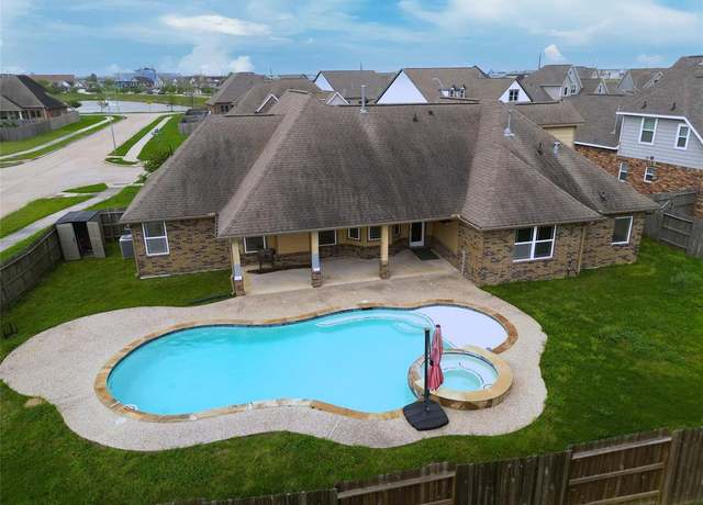 Property at 13902 Belmont Cir, Mont Belvieu, TX 77523, 4 beds, 3 baths
