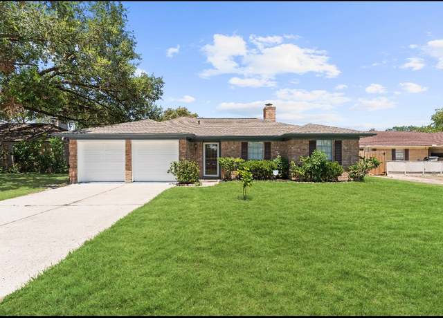 Property at 815 Pebbleshire Dr, Houston, TX 77062, 4 beds, 2 baths