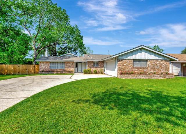 Property at 208 Burnett Dr, Baytown, TX 77520, 3 beds, 2 baths