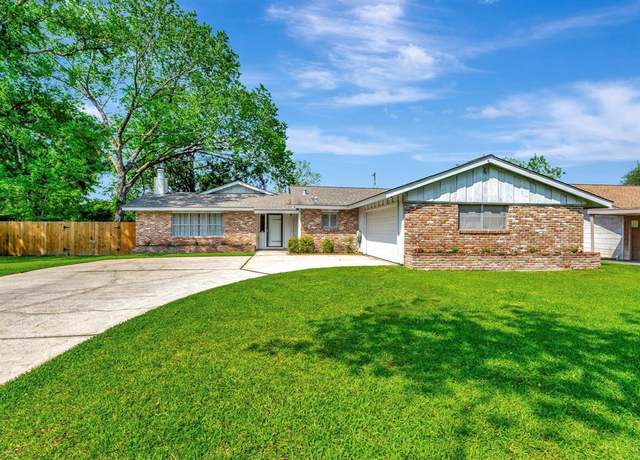 Property at 208 Burnett Dr, Baytown, TX 77520, 3 beds, 2 baths
