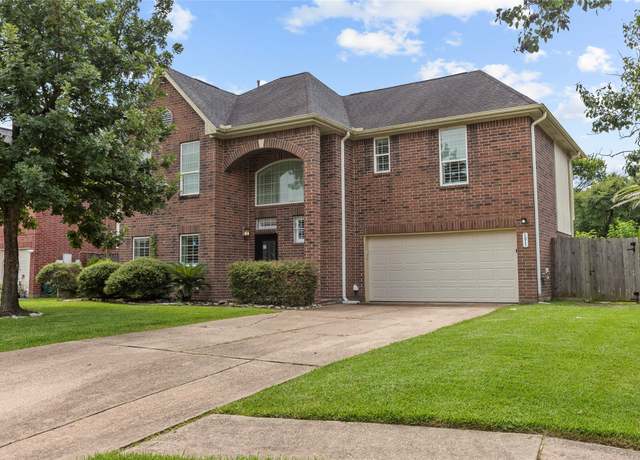 Property at 1011 Highland Woods Dr, Highlands, TX 77562, 5 beds, 2.5 baths