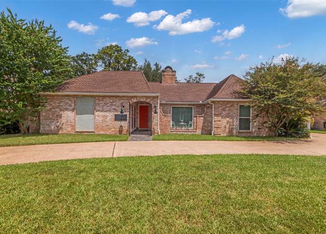 Property at 1619 Fall Valley Dr, Houston, TX 77077, 3 beds, 2.5 baths
