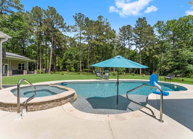 Property at 262 Fire Sky Rd, Huntsville, TX 77340, 3 beds, 3.5 baths