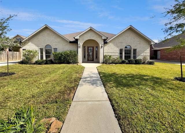 Property at 2811 Apache St, League City, TX 77573, 4 beds, 4 baths