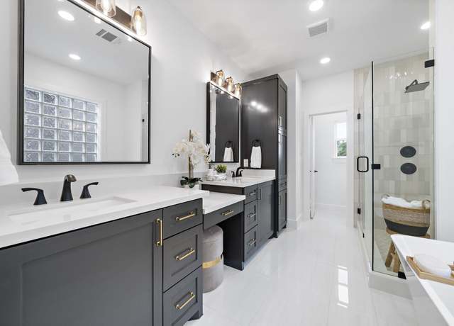 Property at 923 Fisher St Unit B, Houston, TX 77018, 3 beds, 3.5 baths