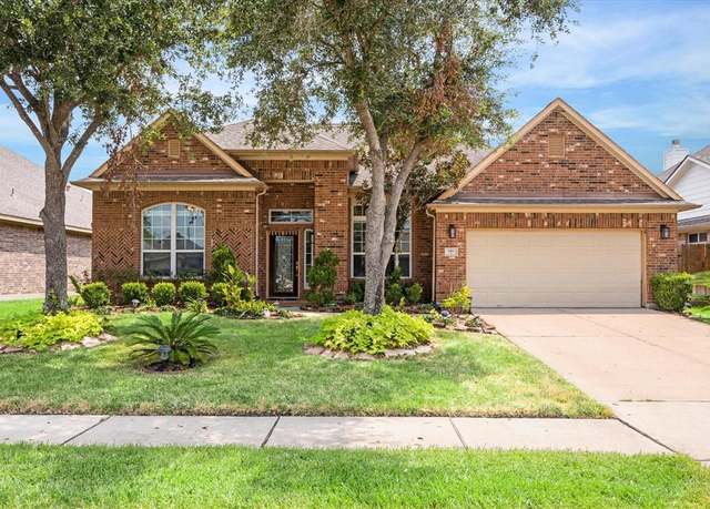 Property at 2401 Harbor Chase Dr, Pearland, TX 77584, 4 beds, 3 baths