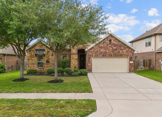 Property at 321 Westwood Dr, League City, TX 77573, 4 beds, 2 baths