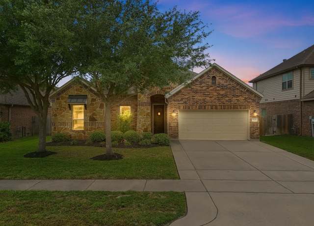 Property at 321 Westwood Dr, League City, TX 77573, 4 beds, 2 baths