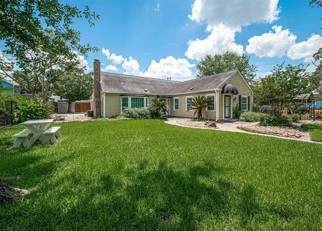 Property at 826 Heights Blvd, Houston, TX 77007, 2 beds, 2 baths