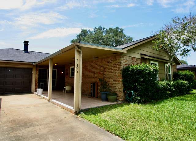 Property at 2202 Jones St, Rosenberg, TX 77471, 4 beds, 2 baths