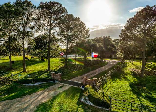 Property at 2900 Indian Paint Brush Rd, Brenham, TX 77833, 4 beds, 3 baths