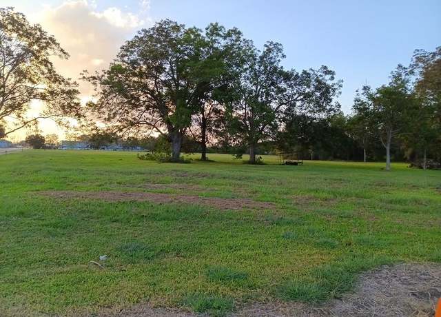 Property at 1040 S Anderson St, Angleton, TX 77515